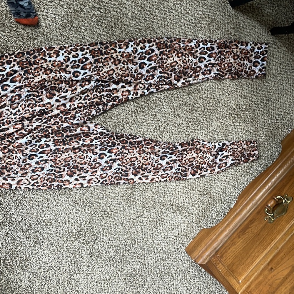 Cheetah print leggings